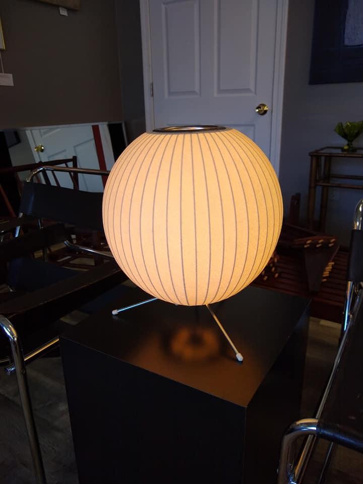 Lampa stołowa z bąbelkami na statywie