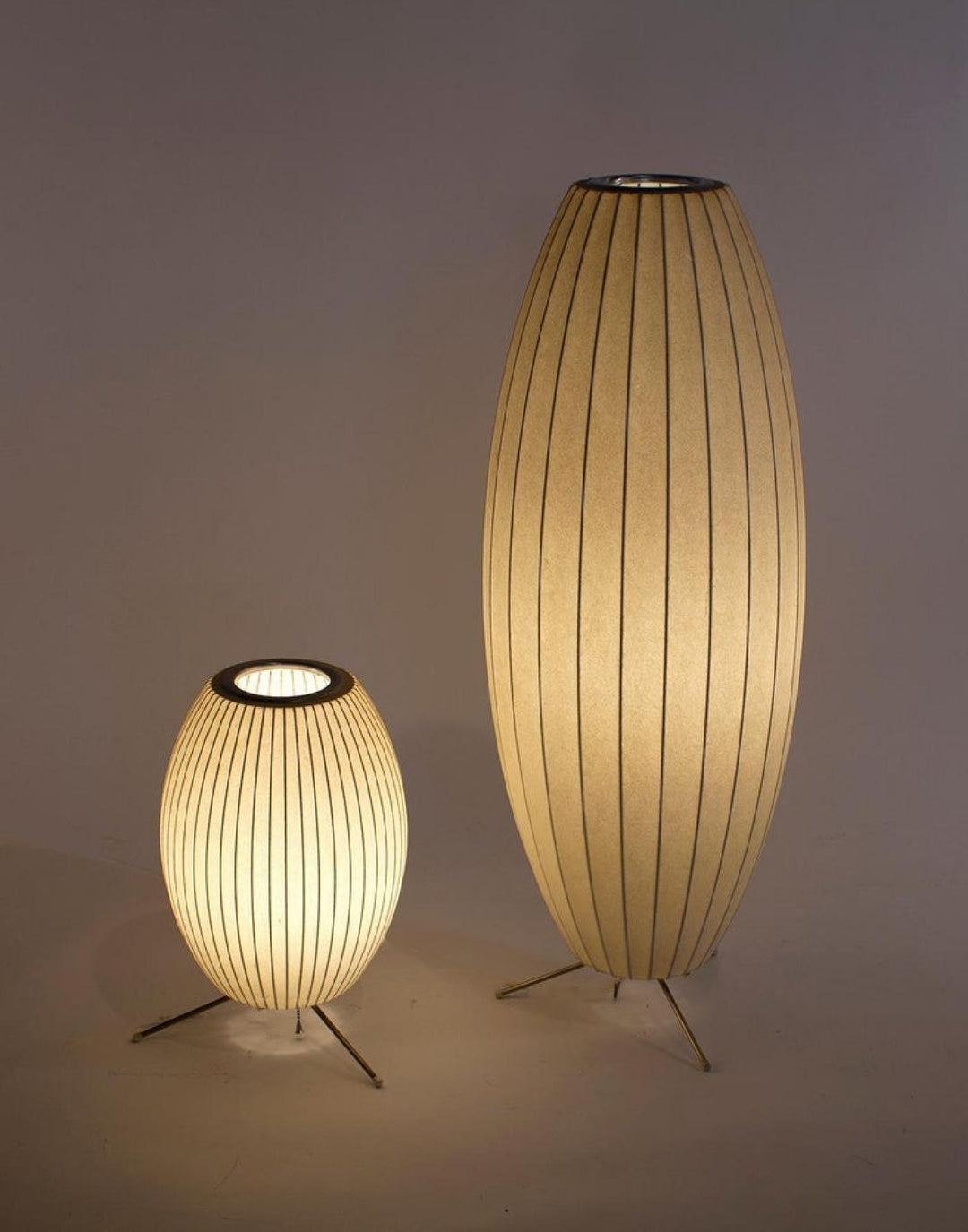 Lampa stołowa z bąbelkami na statywie