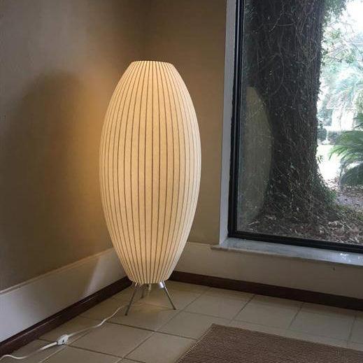 Lampa stołowa z bąbelkami na statywie
