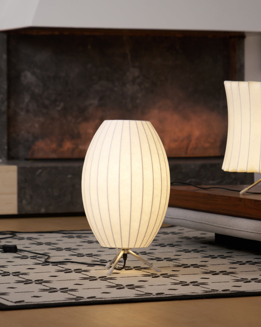 Lampa stołowa z bąbelkami na statywie