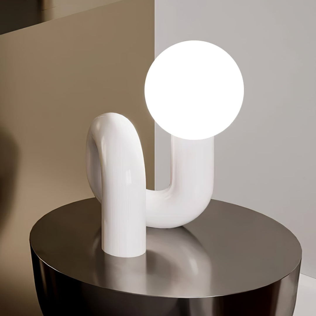 Zabawna Lampa Stołowa w Kształcie N