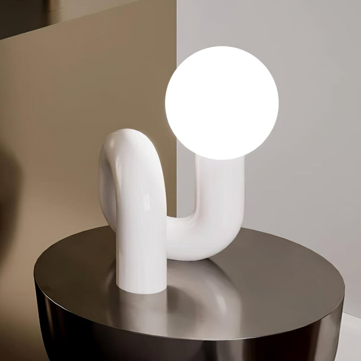 Zabawna Lampa Stołowa w Kształcie N