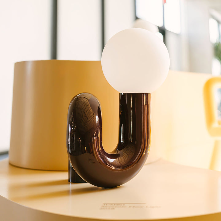Zabawna Lampa Stołowa w Kształcie N