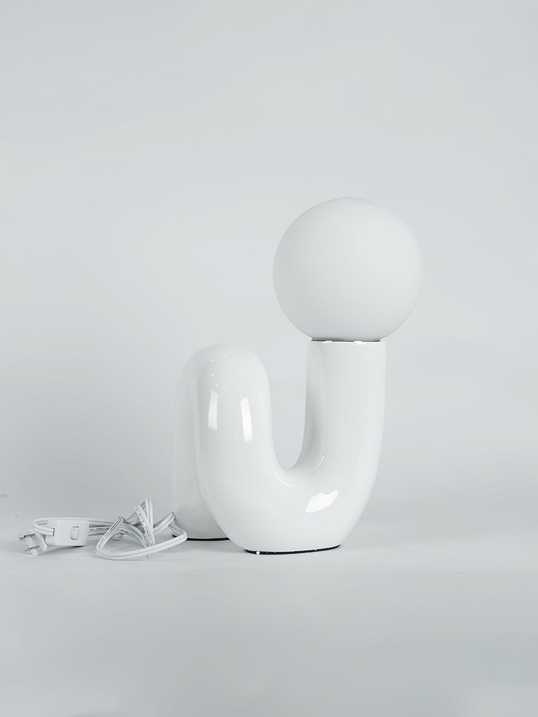 Zabawna Lampa Stołowa w Kształcie N