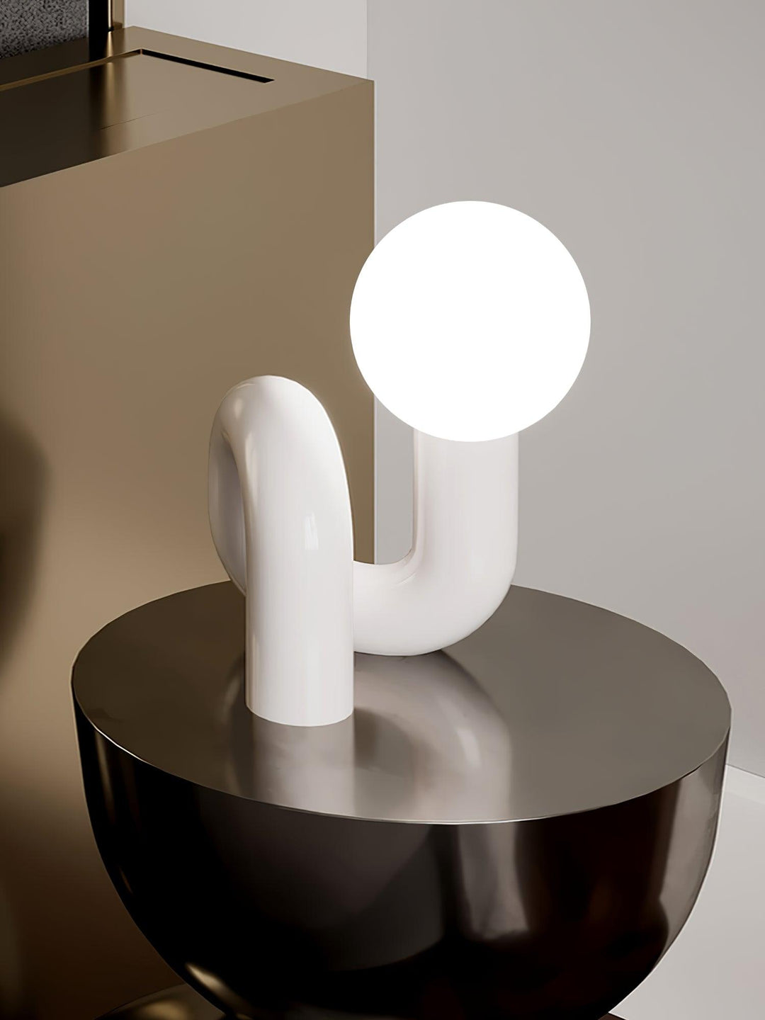 Zabawna Lampa Stołowa w Kształcie N