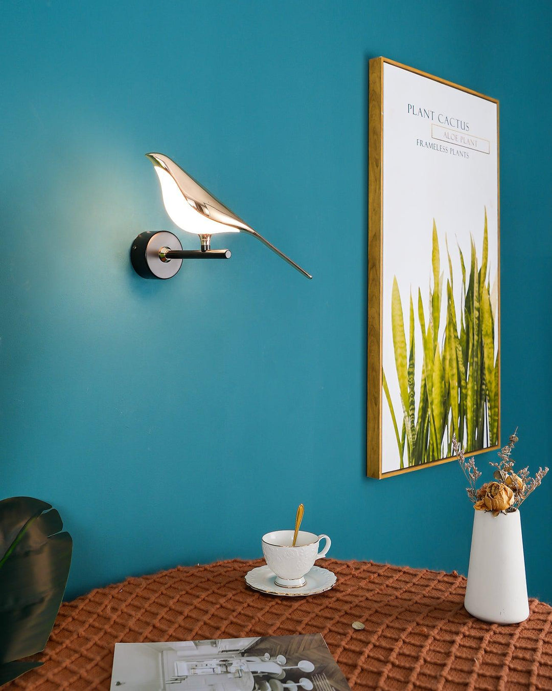 Lampa ścienna Nomi z wtyczką