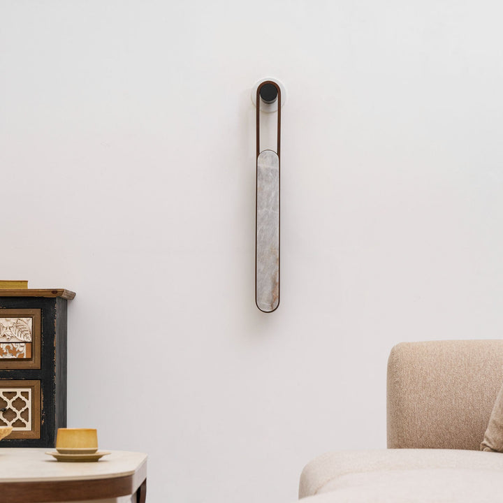 Lampa ścienna Norix z alabastrową ramą