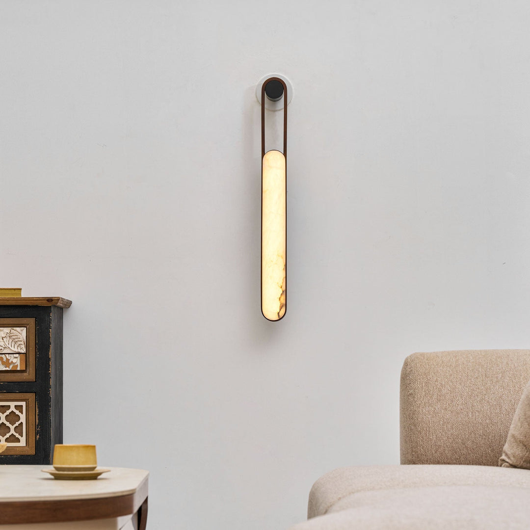 Lampa ścienna Norix z alabastrową ramą
