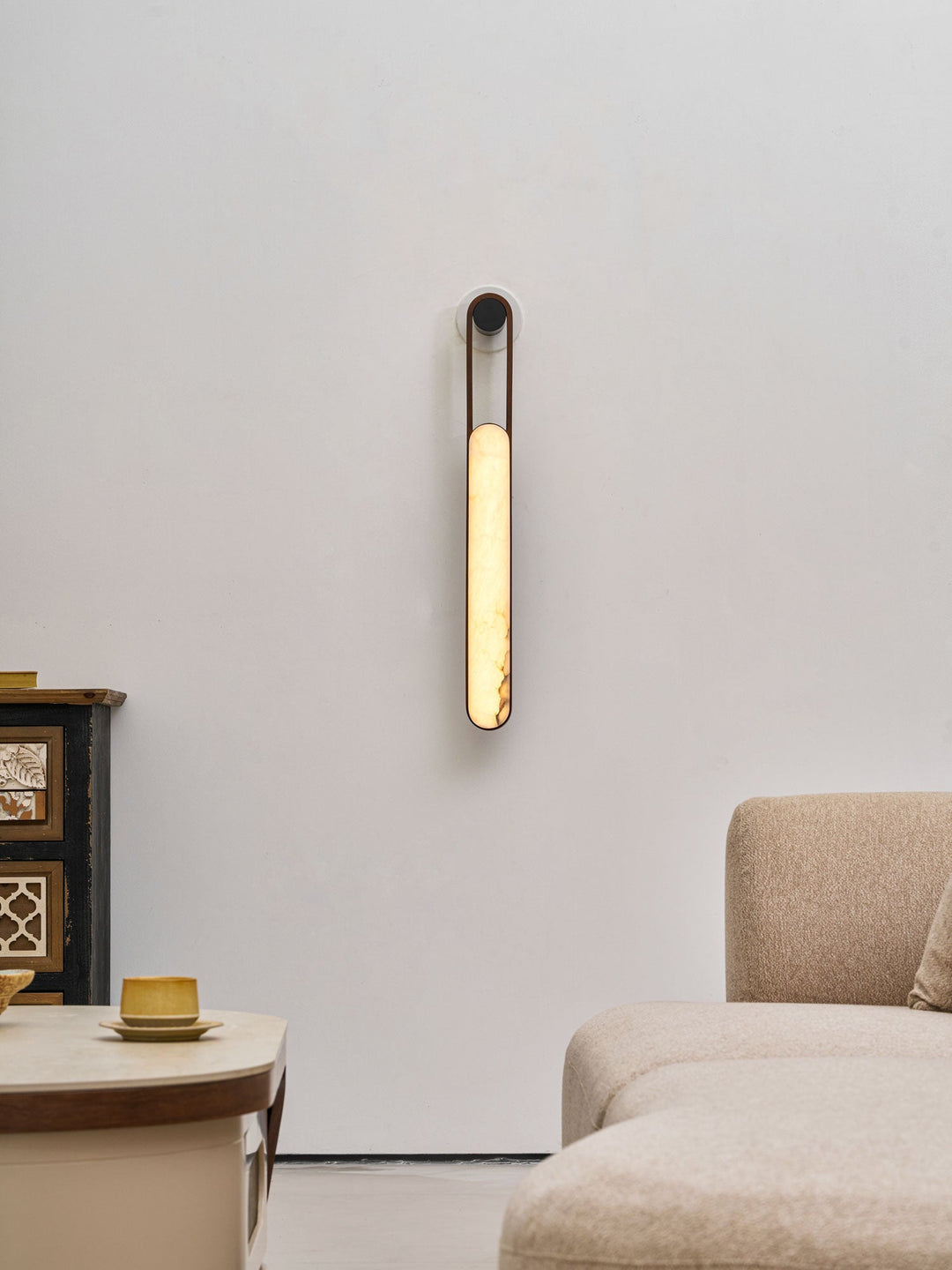 Lampa ścienna Norix z alabastrową ramą