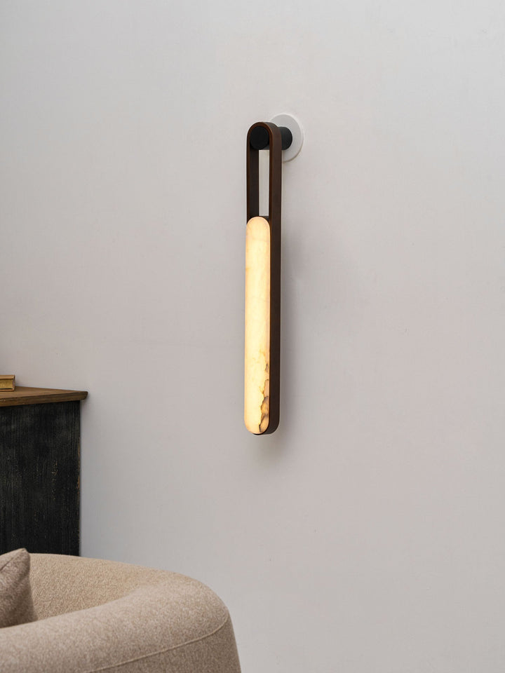 Lampa ścienna Norix z alabastrową ramą