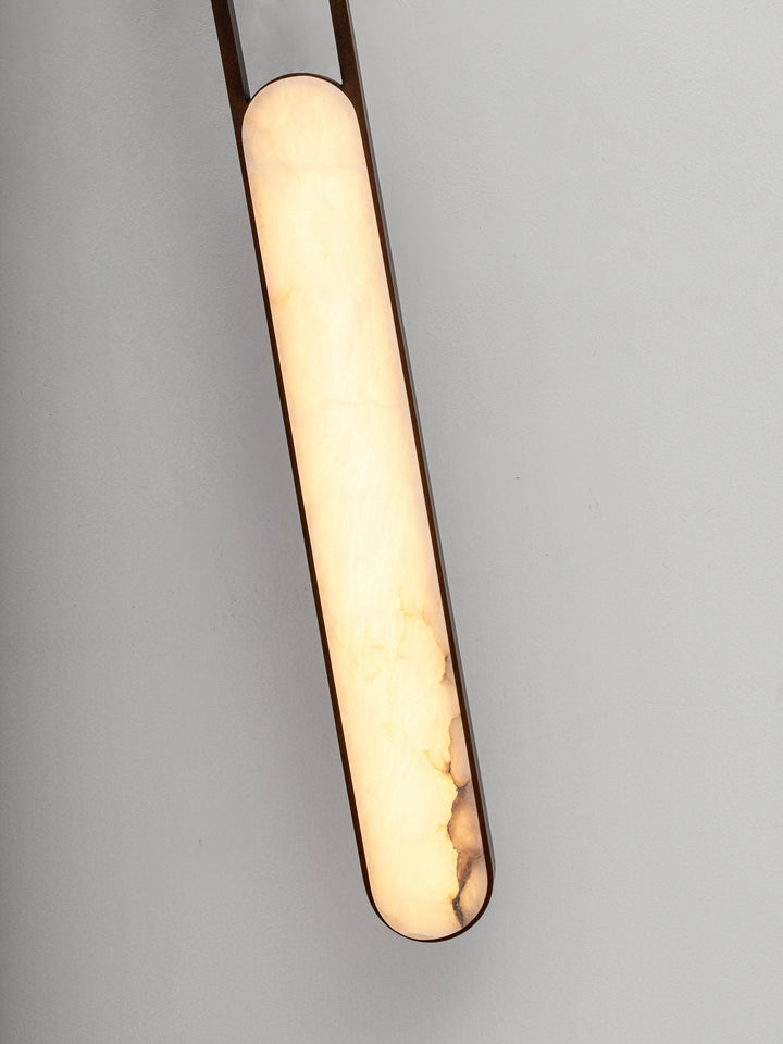 Lampa ścienna Norix z alabastrową ramą