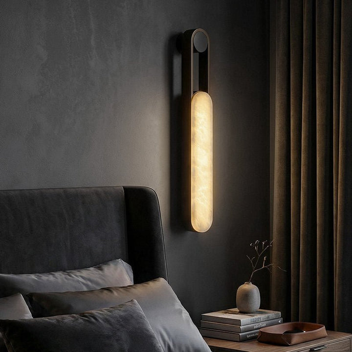 Lampa ścienna Norix z alabastrową ramą