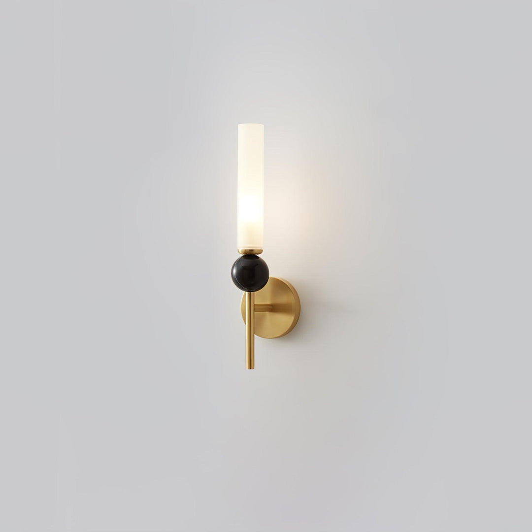 Lampa ścienna w pionie z marmuru