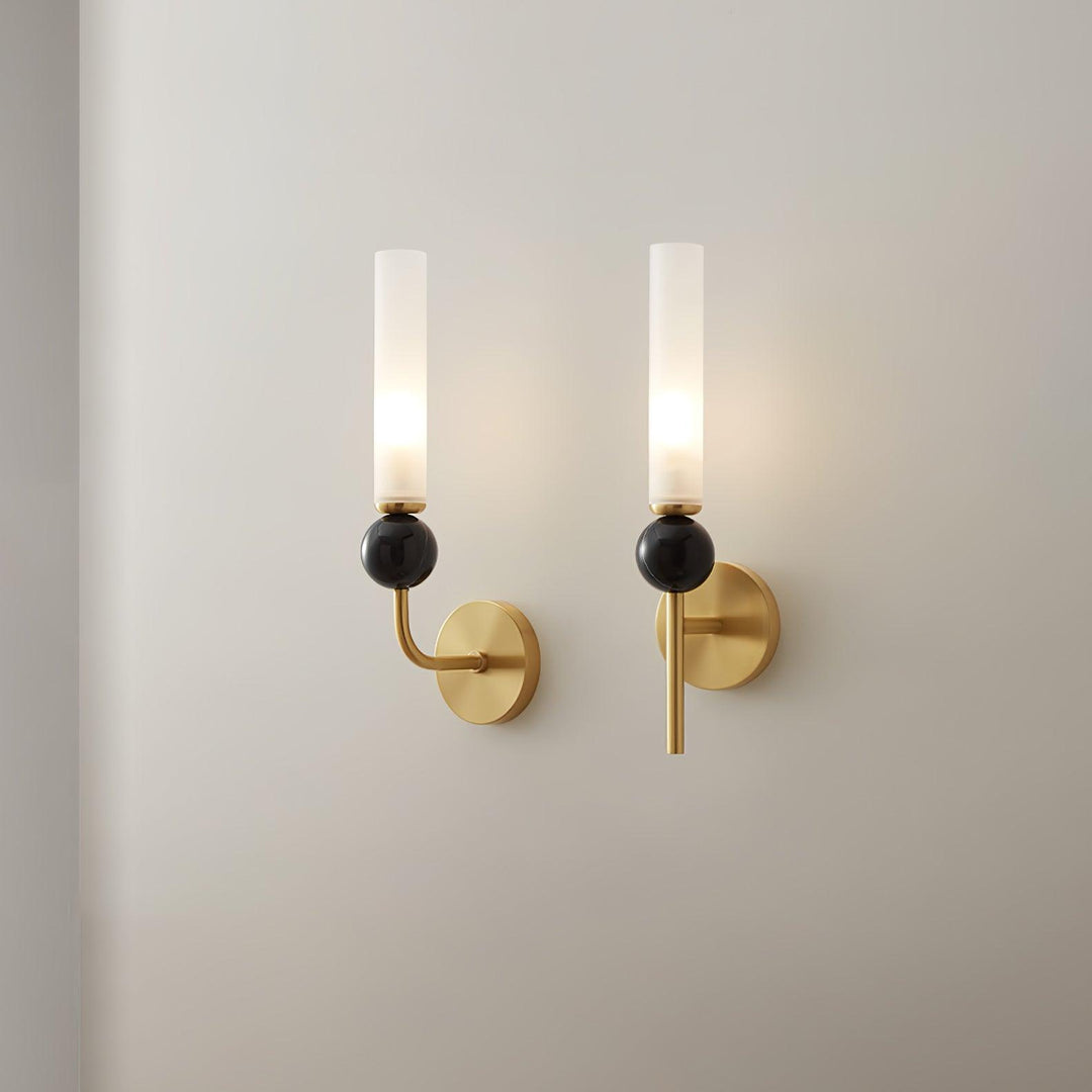 Lampa ścienna w pionie z marmuru