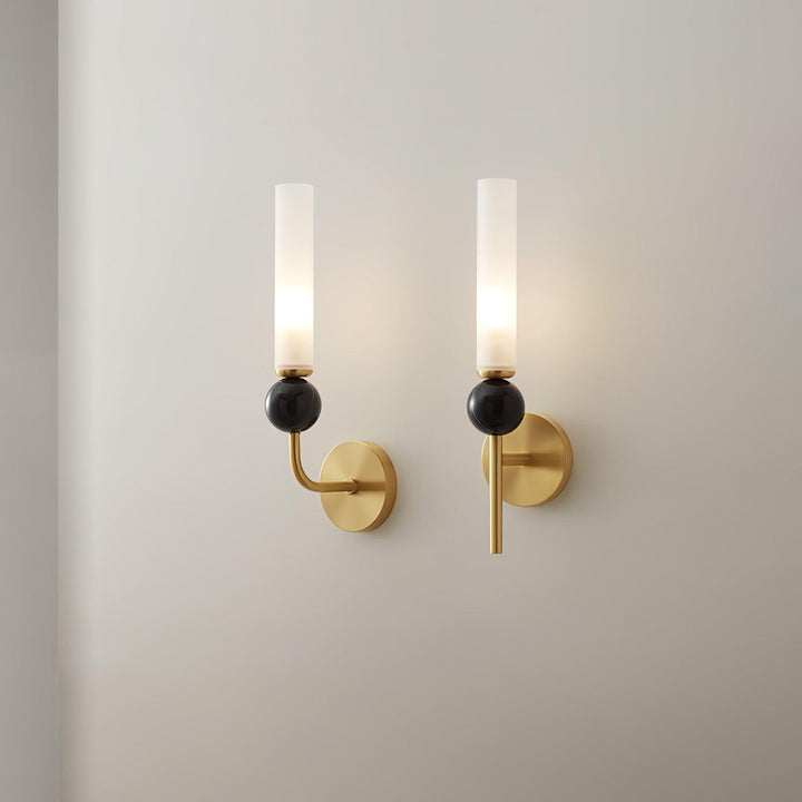 Lampa ścienna w pionie z marmuru
