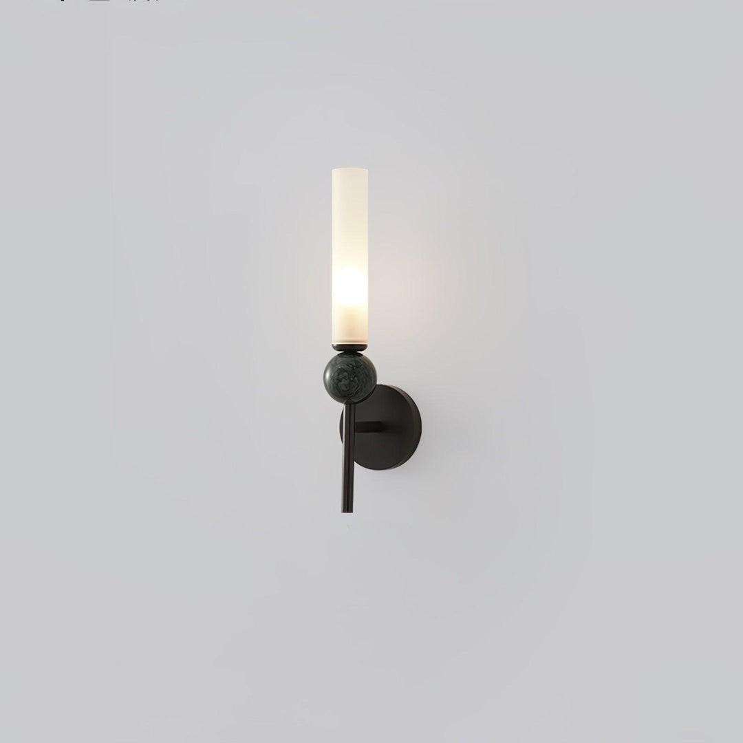 Lampa ścienna w pionie z marmuru