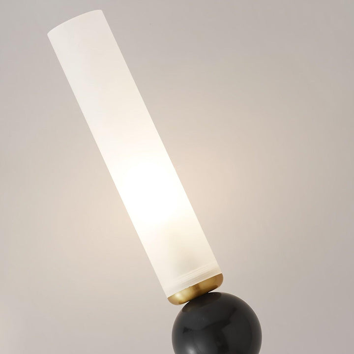 Lampa ścienna w pionie z marmuru
