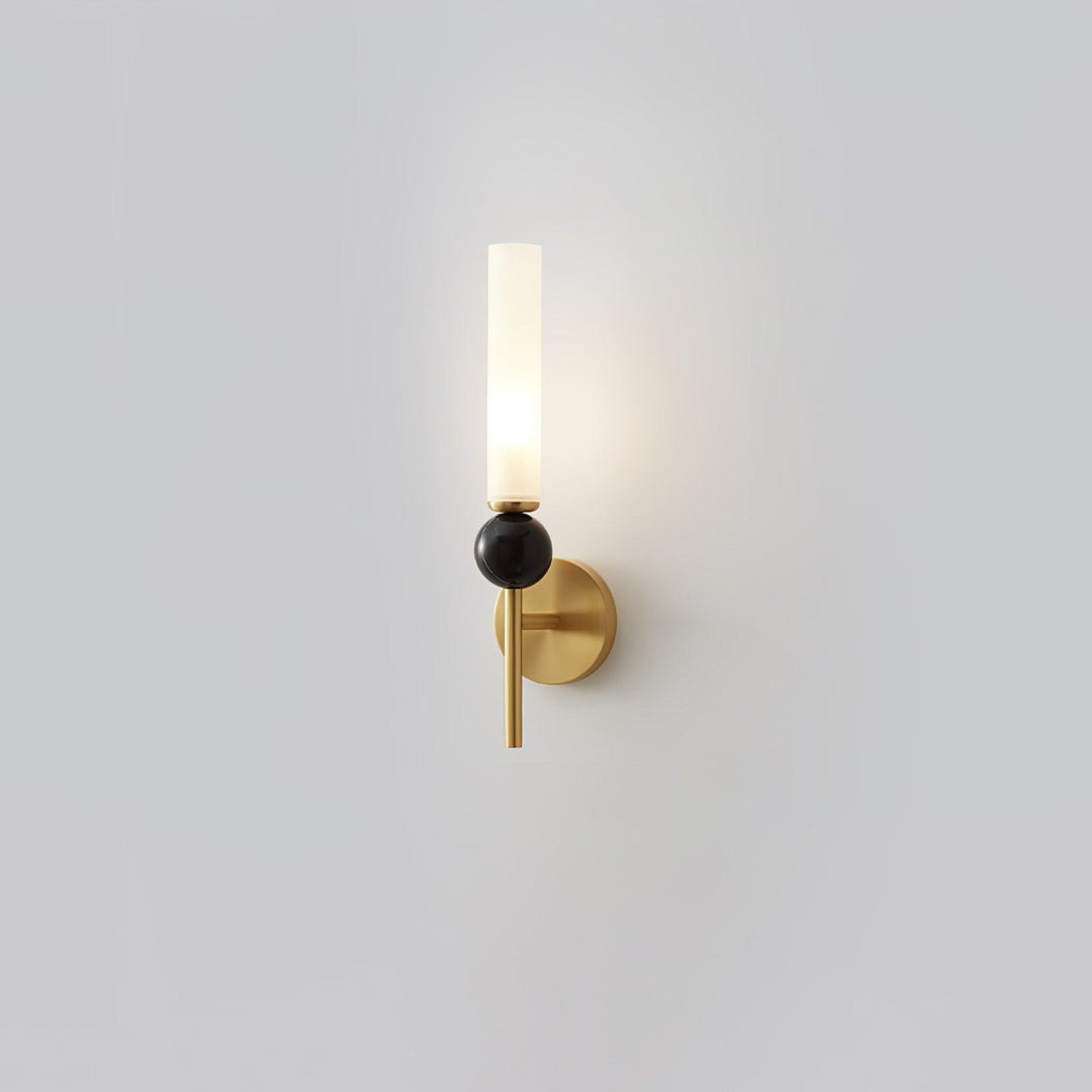 Lampa ścienna w pionie z marmuru