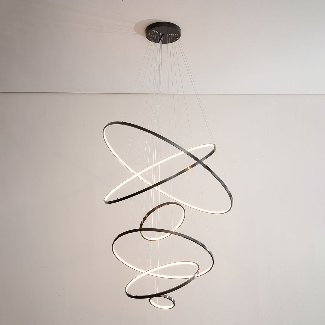 Żyrandol z pierścieniami Orrery