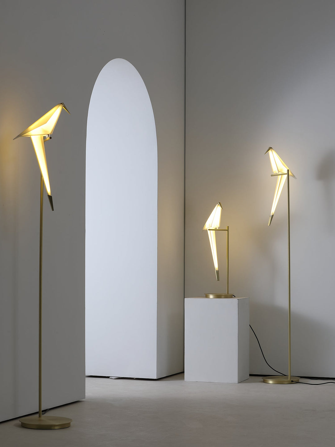 Lampa Podłogowa w Kształcie Żurawia Papierowego