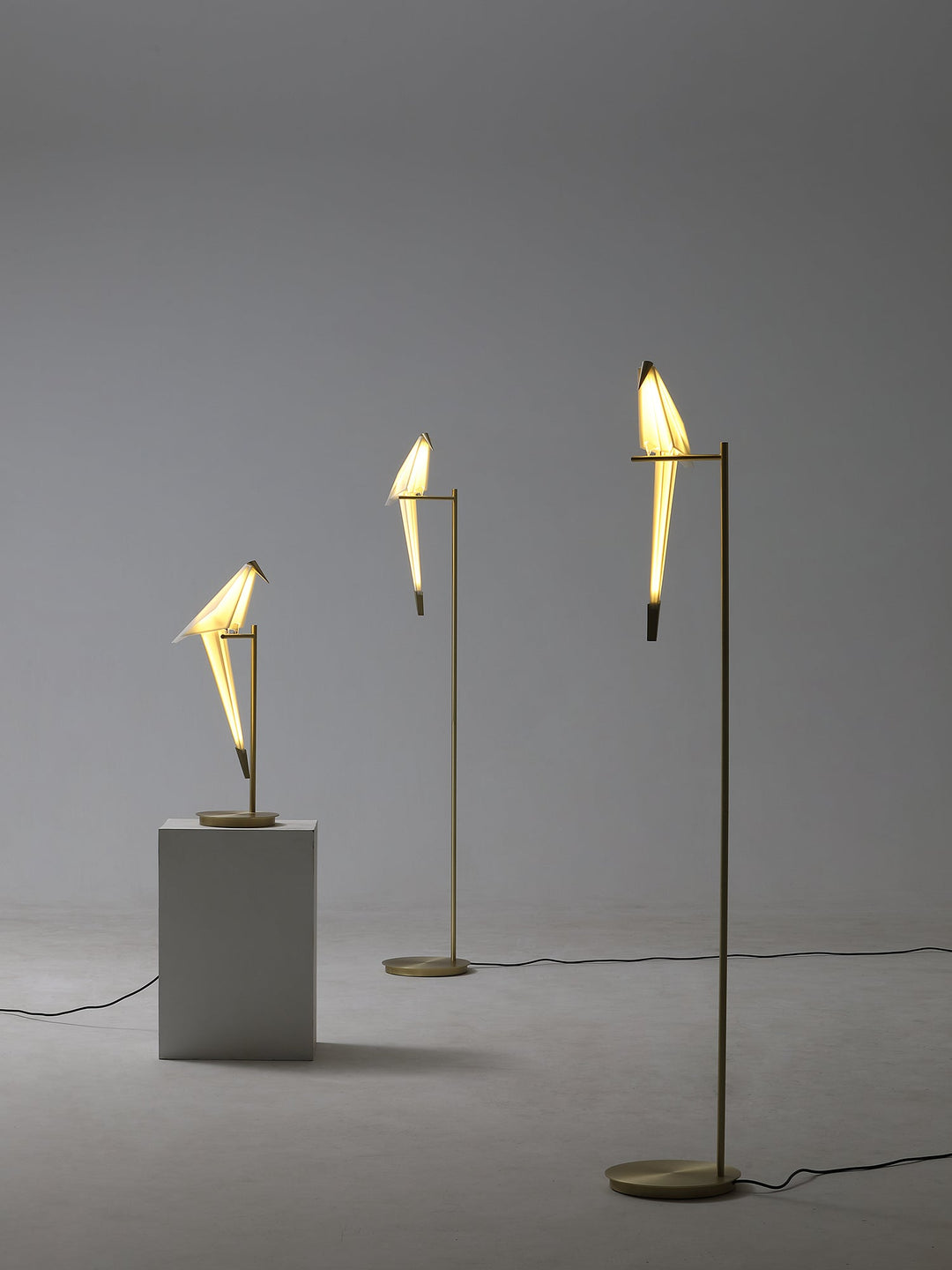Lampa Podłogowa w Kształcie Żurawia Papierowego