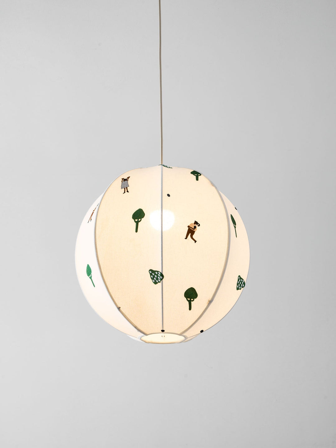 Lampa wisząca z haftowanym tekstylnym kloszem Park