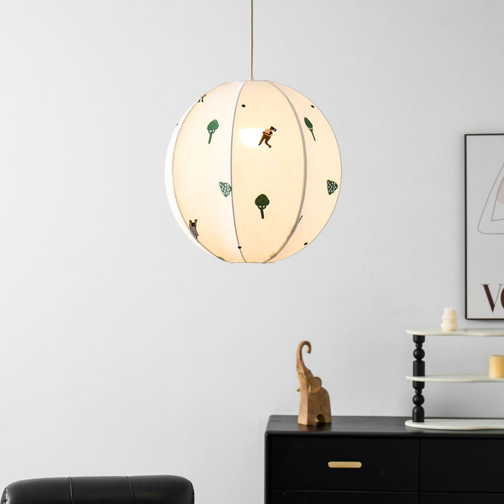 Lampa wisząca z haftowanym tekstylnym kloszem Park