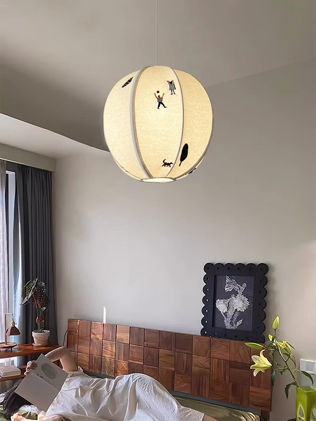 Lampa wisząca z haftowanym tekstylnym kloszem Park