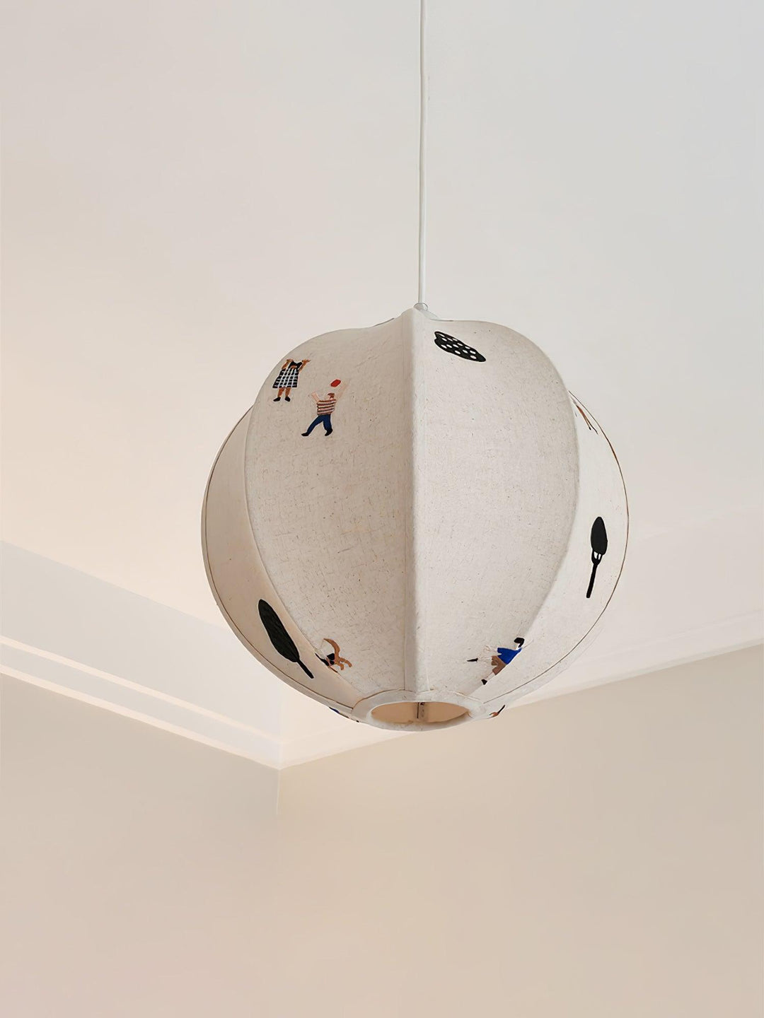 Lampa wisząca z haftowanym tekstylnym kloszem Park
