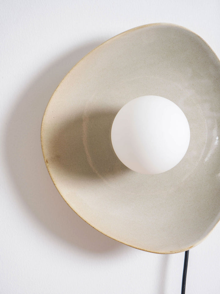 Lampa Ścienna Pebble Disc z wtyczką