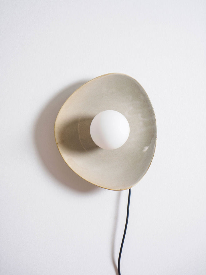 Lampa Ścienna Pebble Disc z wtyczką