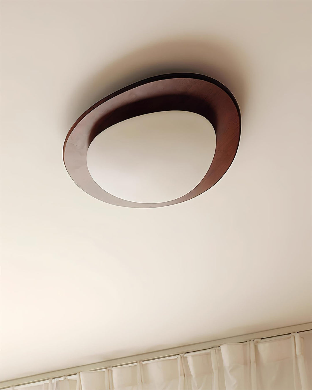 Lampa sufitowa Pebble z drewna