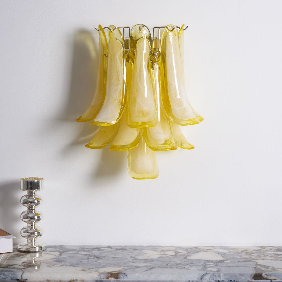 Szklana lampa ścienna Petalo