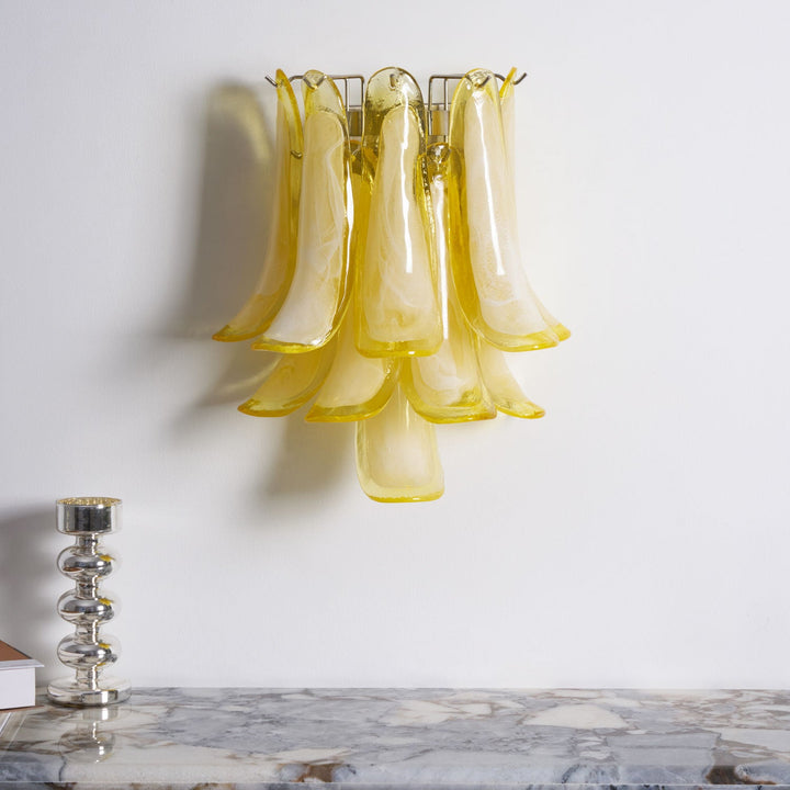 Szklana lampa ścienna Petalo