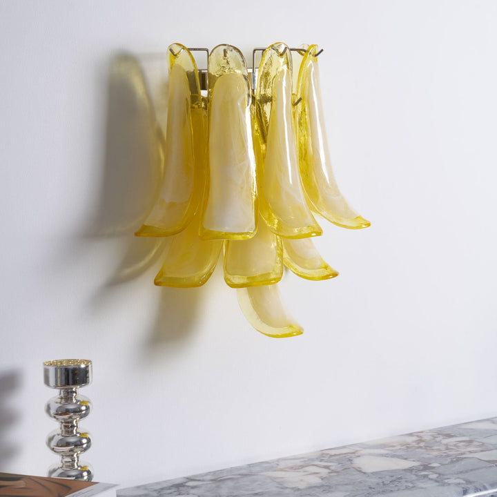 Szklana lampa ścienna Petalo