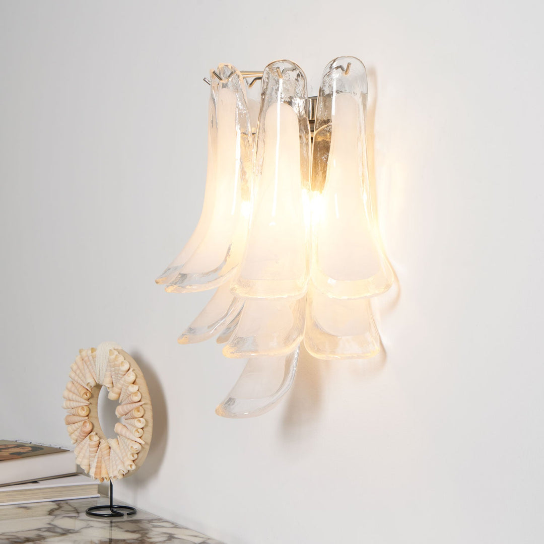 Szklana lampa ścienna Petalo