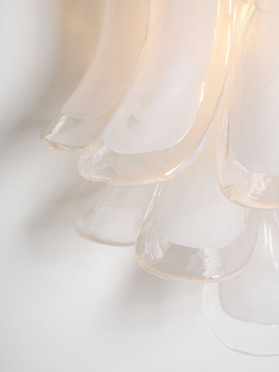Szklana lampa ścienna Petalo