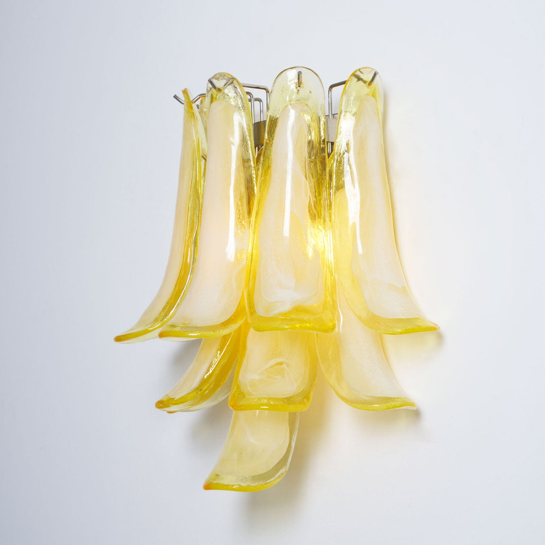 Szklana lampa ścienna Petalo