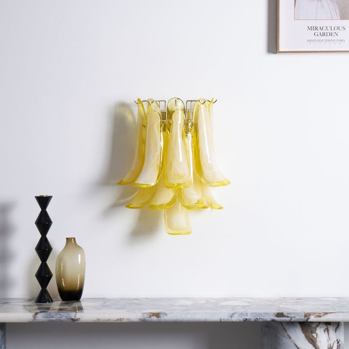 Szklana lampa ścienna Petalo