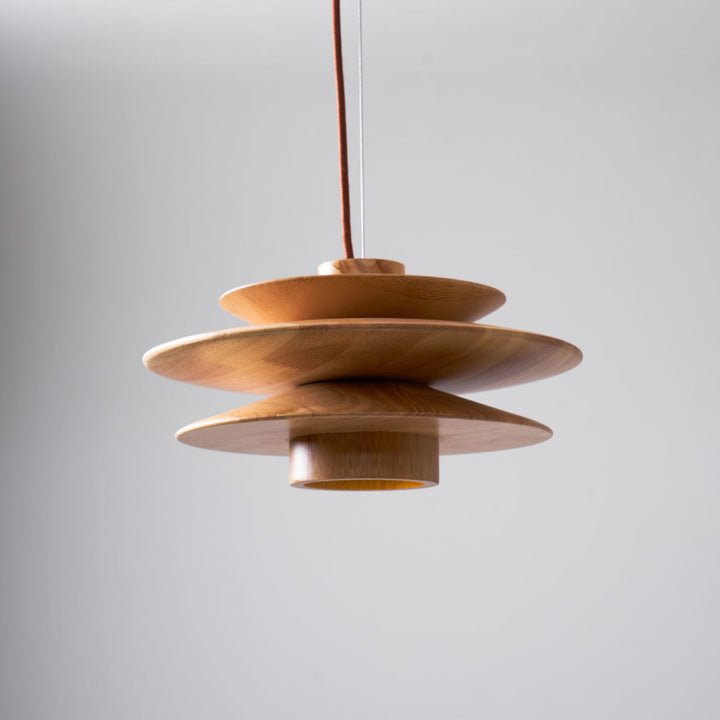 Lampa wisząca z drewnianym dyskiem Cascade