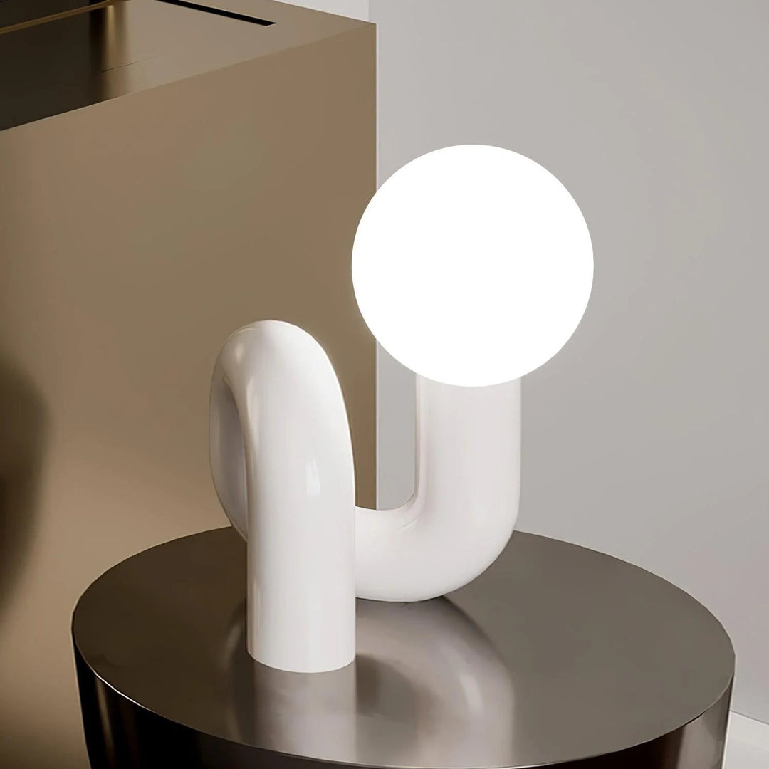Zabawna Lampa Stołowa w Kształcie N