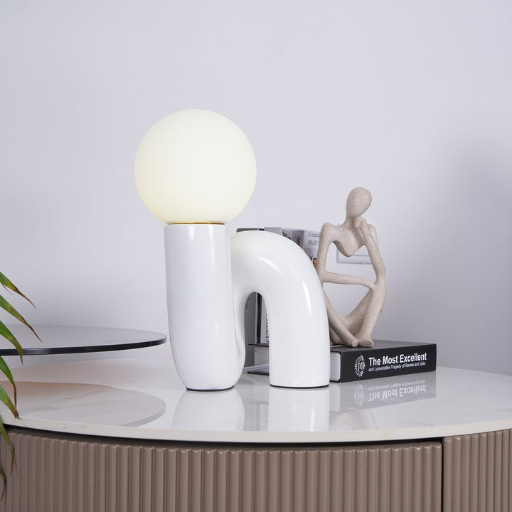 Zabawna Lampa Stołowa w Kształcie N