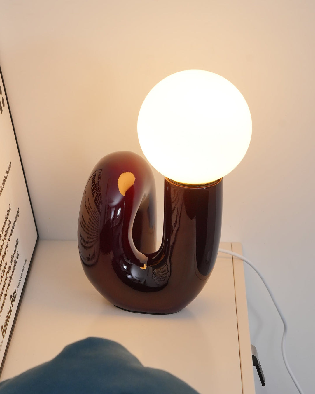 Zabawna Lampa Stołowa w Kształcie N
