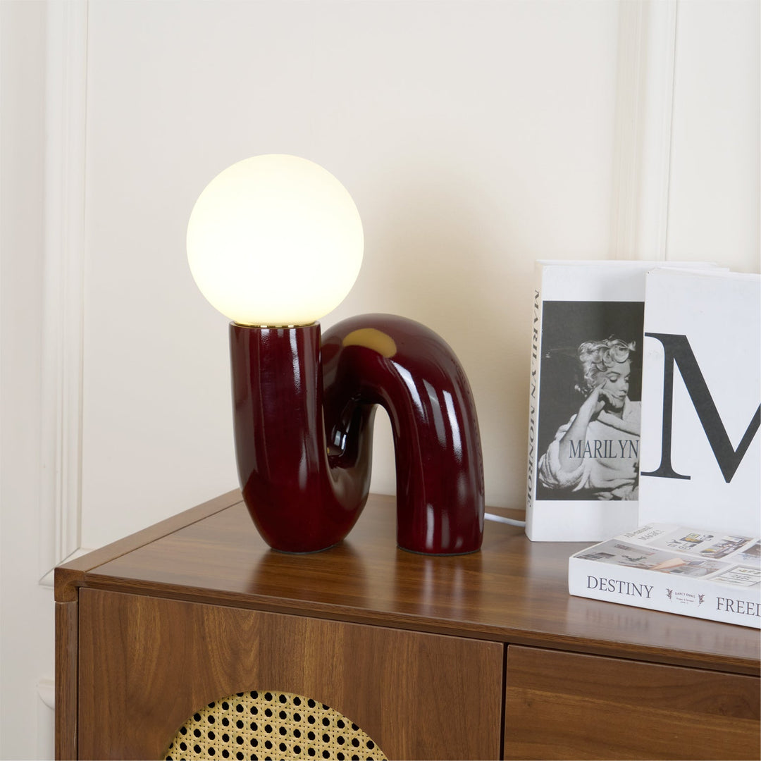 Zabawna Lampa Stołowa w Kształcie N