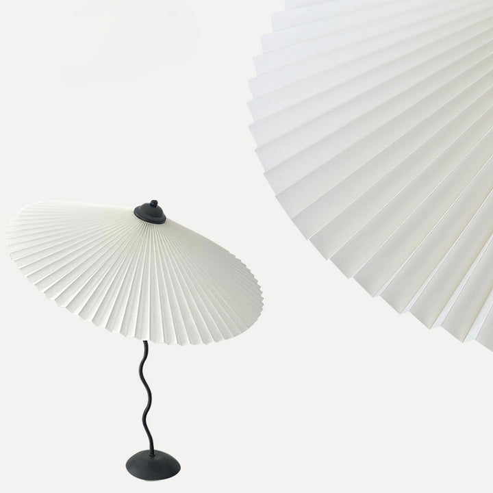 Lampa stołowa z plisowanym kloszem