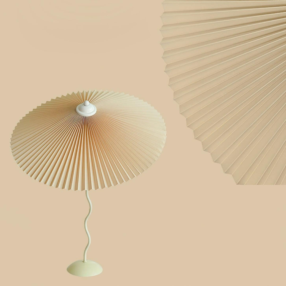 Lampa stołowa z plisowanym kloszem