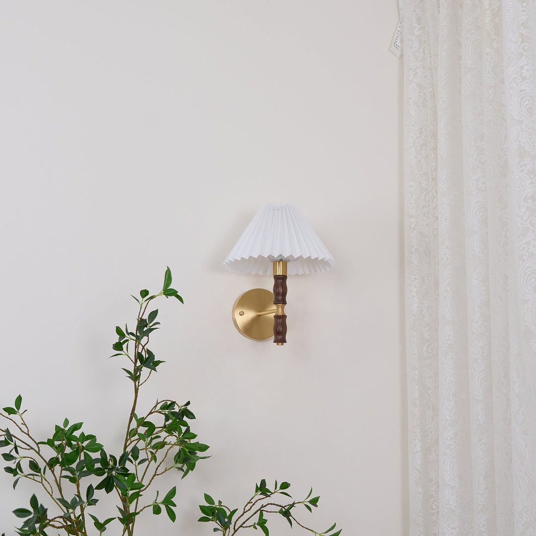 Lampa Ścienna z Fałdowanego Orzecha