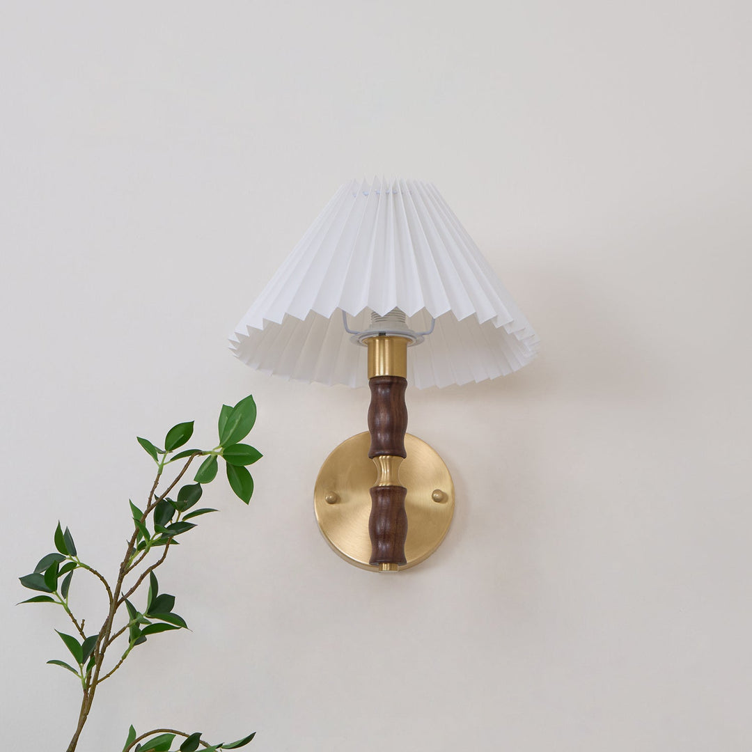 Lampa Ścienna z Fałdowanego Orzecha