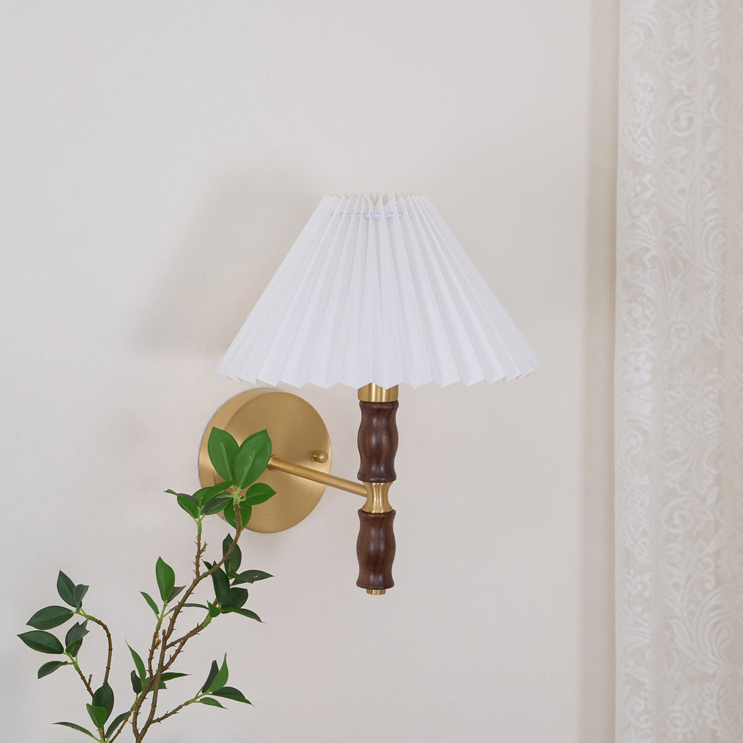 Lampa Ścienna z Fałdowanego Orzecha