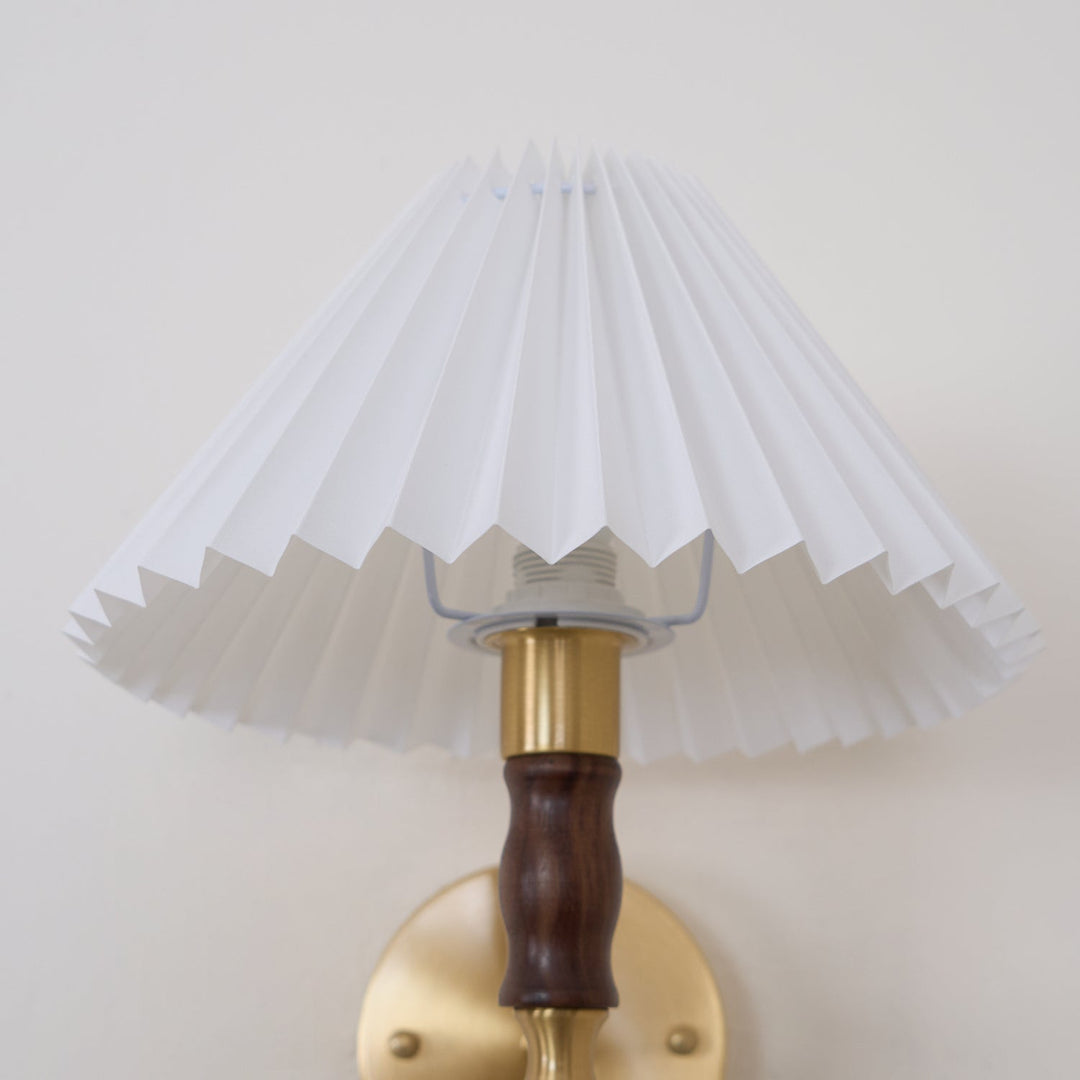 Lampa Ścienna z Fałdowanego Orzecha